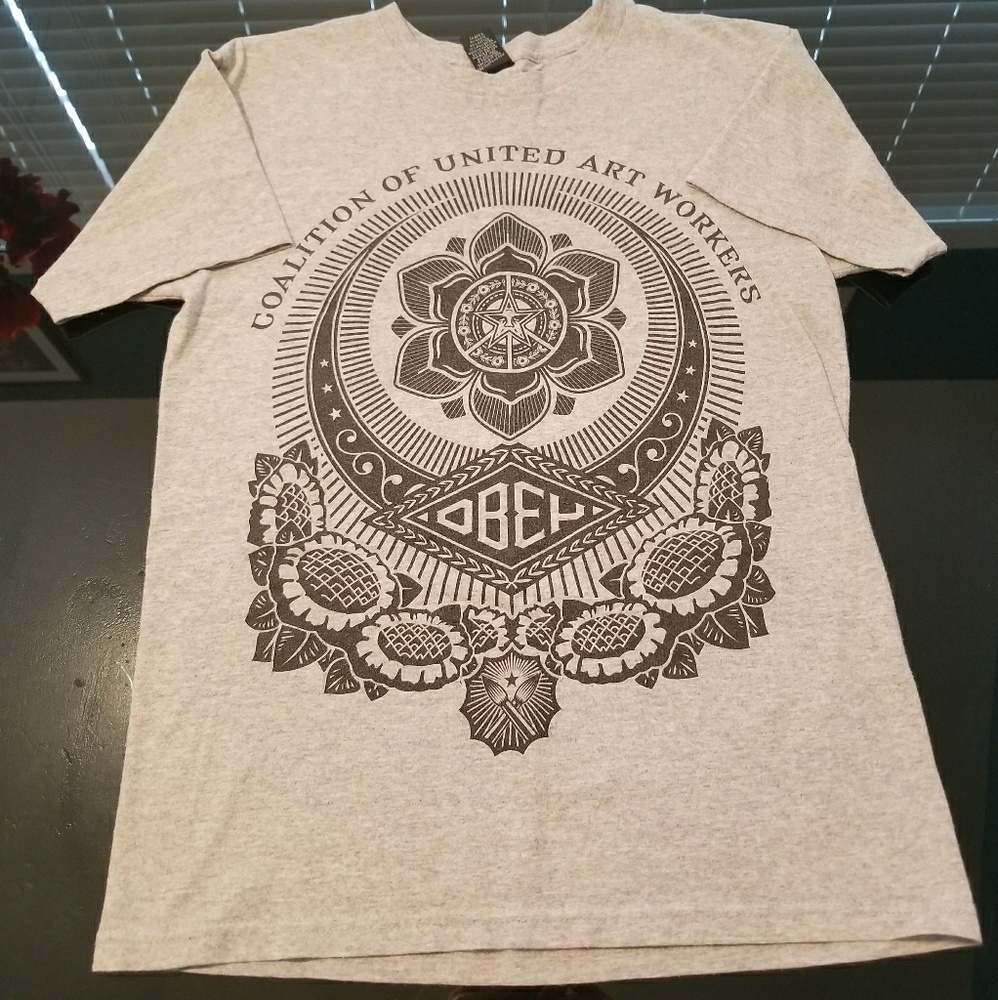 Obey tee